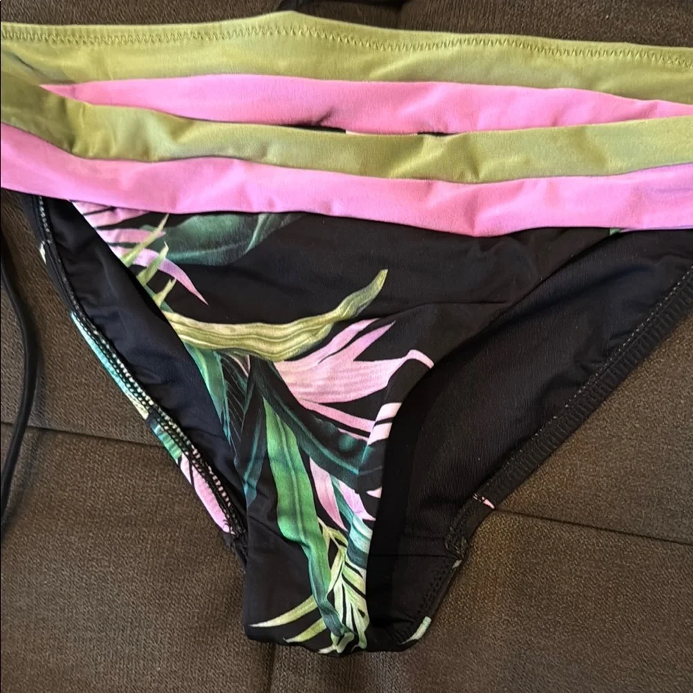 Tropical Print Bikini Set - Picture 2 of 5